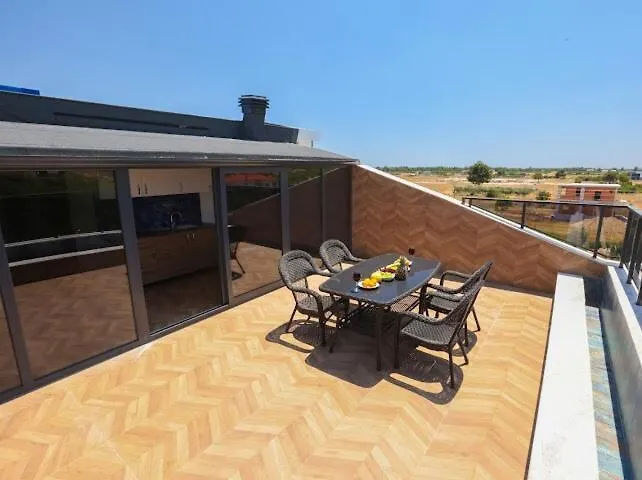 Luxury Villa In Doesemealti 安塔利亚