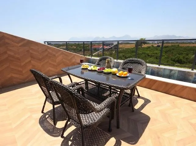 Luxury Villa In Doesemealti 安塔利亚