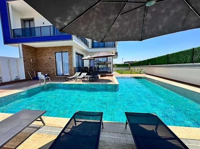 Luxury Villa In Doesemealti 安塔利亚
