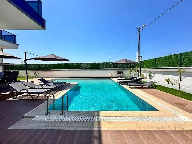 Luxury Villa In Doesemealti 安塔利亚